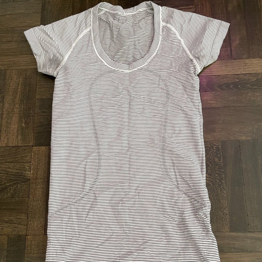 Lululemon Black and White Striped T-Shirt Size 4